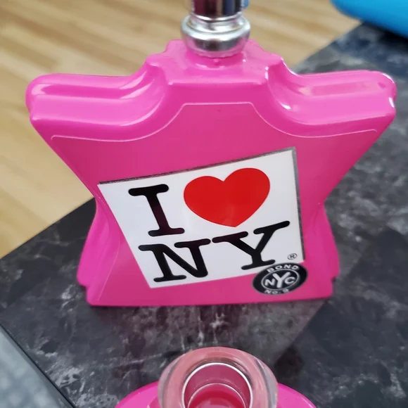 🌹Host Pick!🌹"I Love NY For Her" By Bond 9 EDP Fragrance - Picture 2 of 4